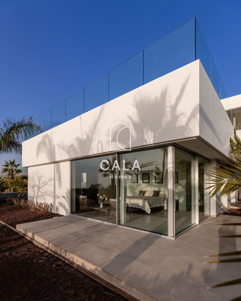 5 quarto Moradia para venda em Guia de Isora com piscina garagem - 3 500 000 € (Ref: 8479999)