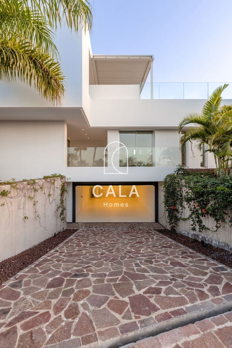 5 quarto Moradia para venda em Guia de Isora com piscina garagem - 3 500 000 € (Ref: 8479999)