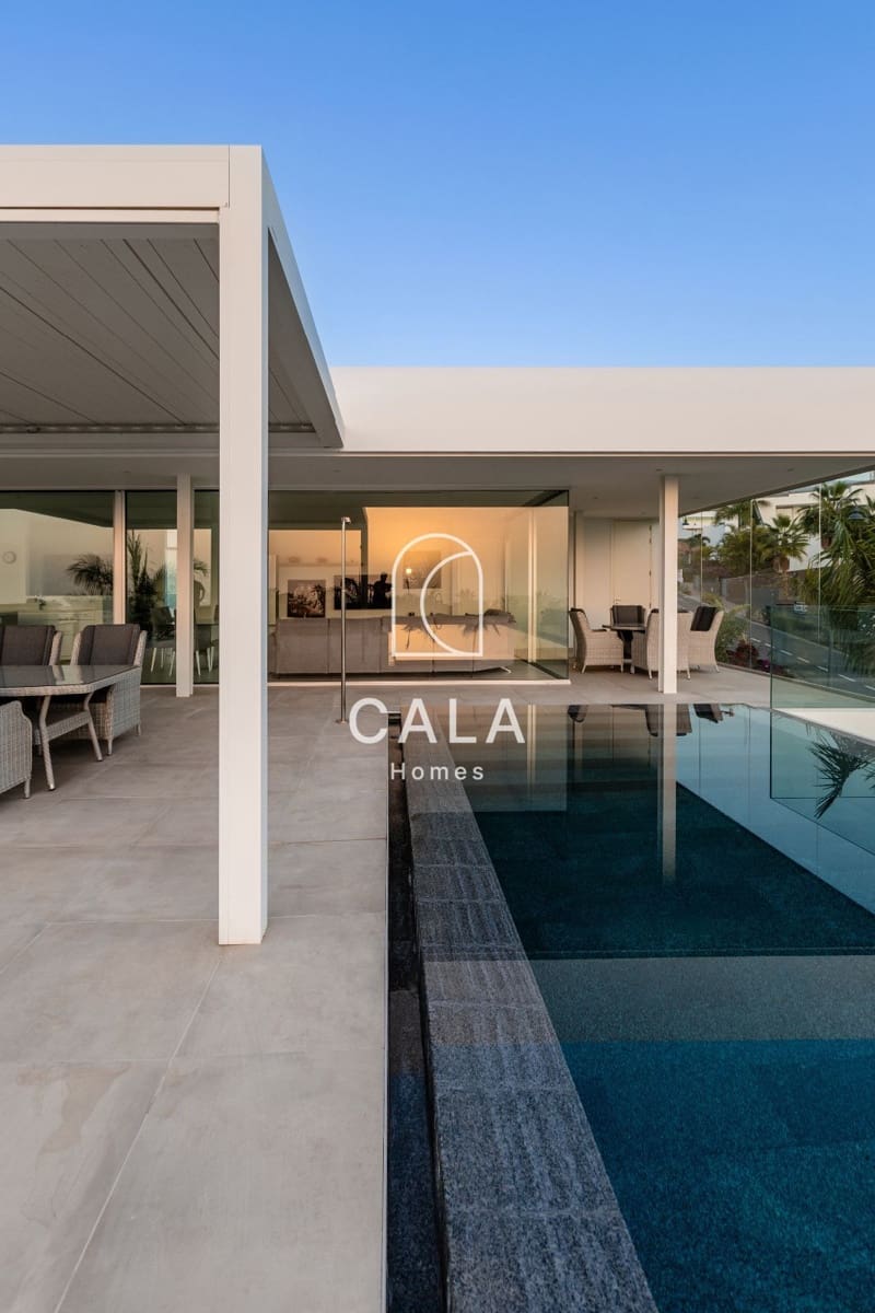 5 quarto Moradia para venda em Guia de Isora com piscina garagem - 3 500 000 € (Ref: 8479999)