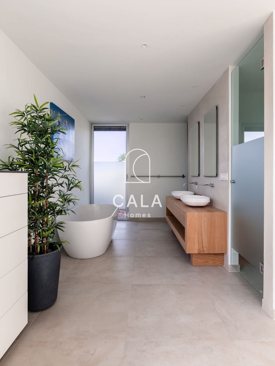5 quarto Moradia para venda em Guia de Isora com piscina garagem - 3 500 000 € (Ref: 8479999)