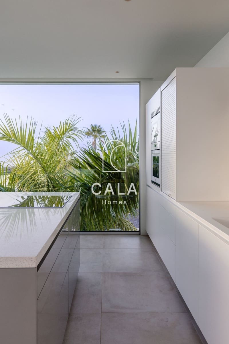 5 quarto Moradia para venda em Guia de Isora com piscina garagem - 3 500 000 € (Ref: 8479999)