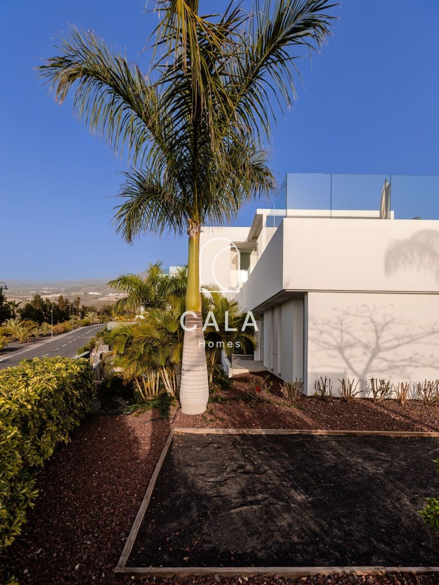 5 quarto Moradia para venda em Guia de Isora com piscina garagem - 3 500 000 € (Ref: 8479999)