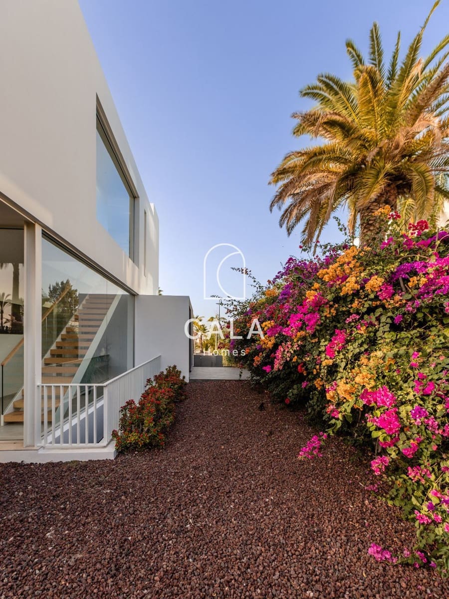 5 quarto Moradia para venda em Guia de Isora com piscina garagem - 3 500 000 € (Ref: 8479999)