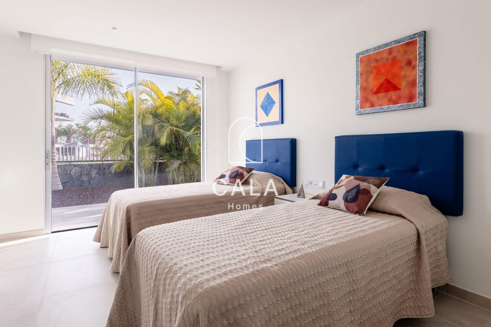 5 quarto Moradia para venda em Guia de Isora com piscina garagem - 3 500 000 € (Ref: 8479999)