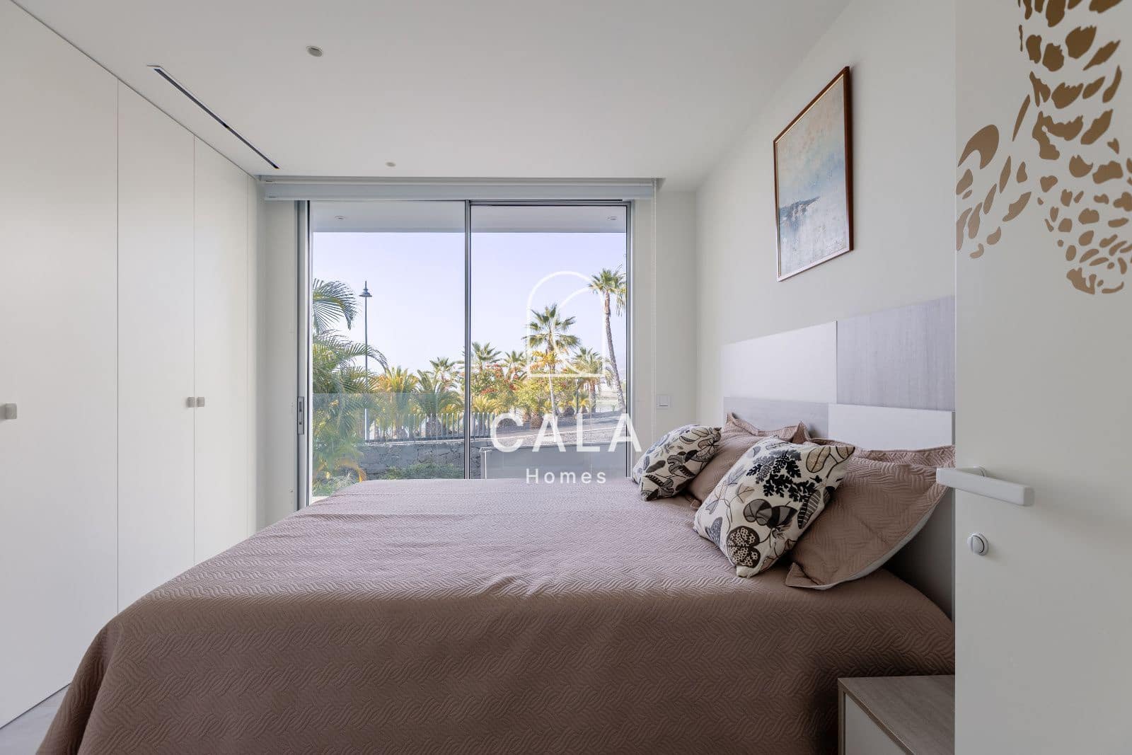 5 quarto Moradia para venda em Guia de Isora com piscina garagem - 3 500 000 € (Ref: 8479999)