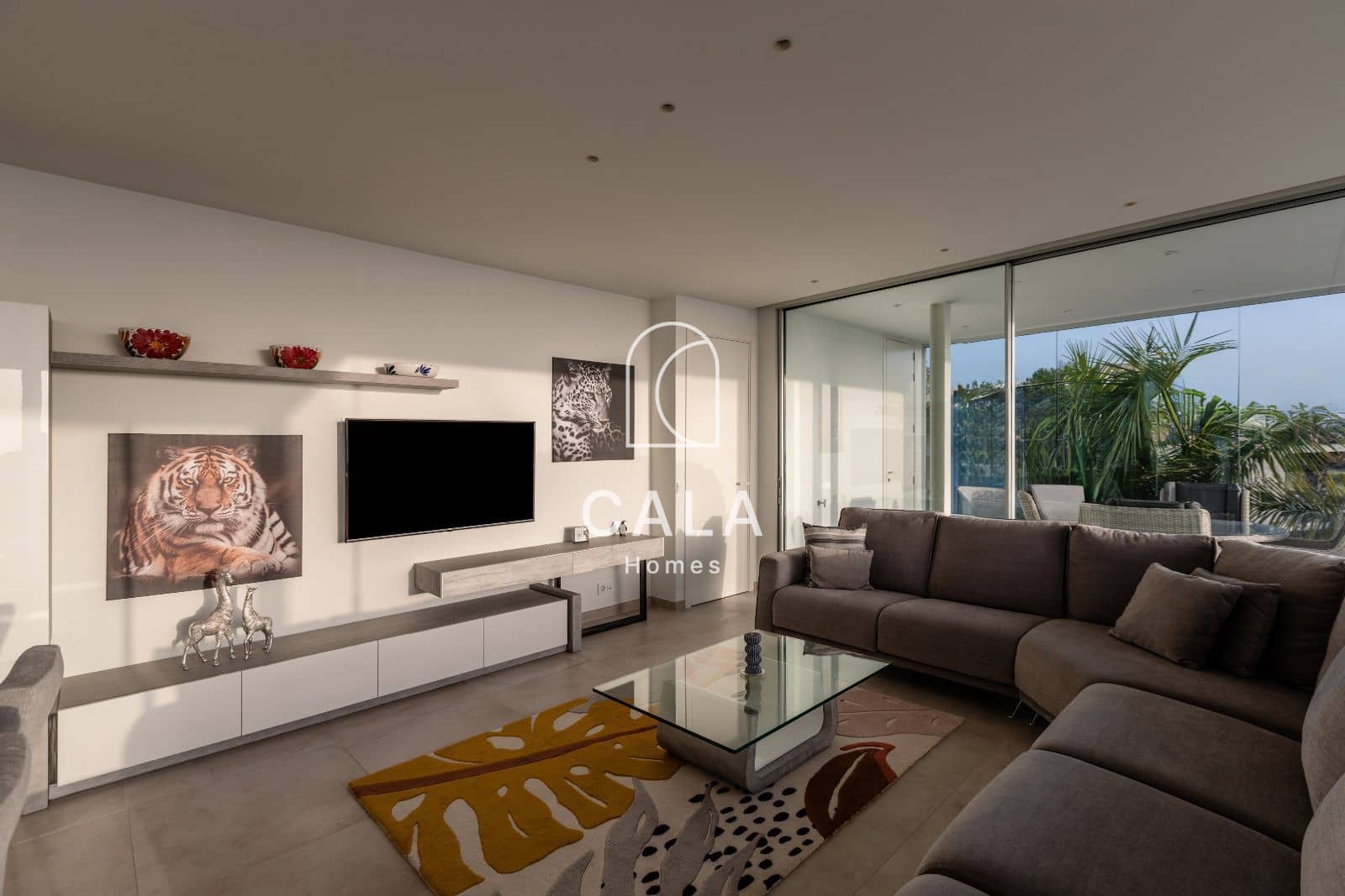 5 quarto Moradia para venda em Guia de Isora com piscina garagem - 3 500 000 € (Ref: 8479999)