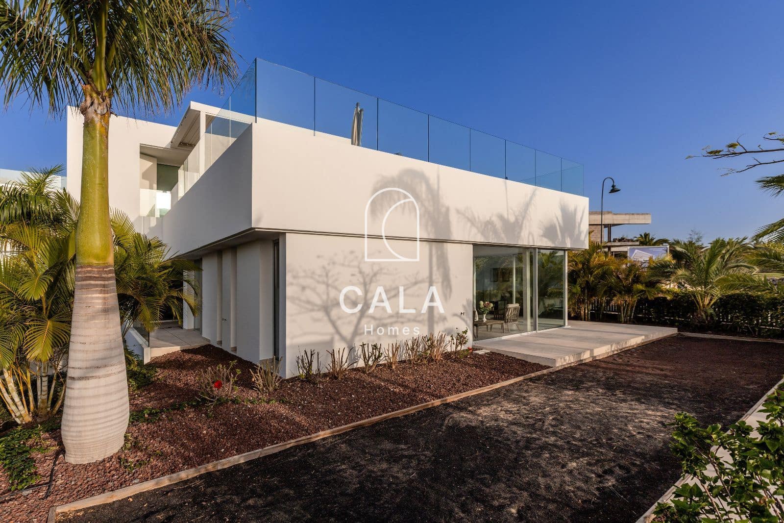 5 quarto Moradia para venda em Guia de Isora com piscina garagem - 3 500 000 € (Ref: 8479999)