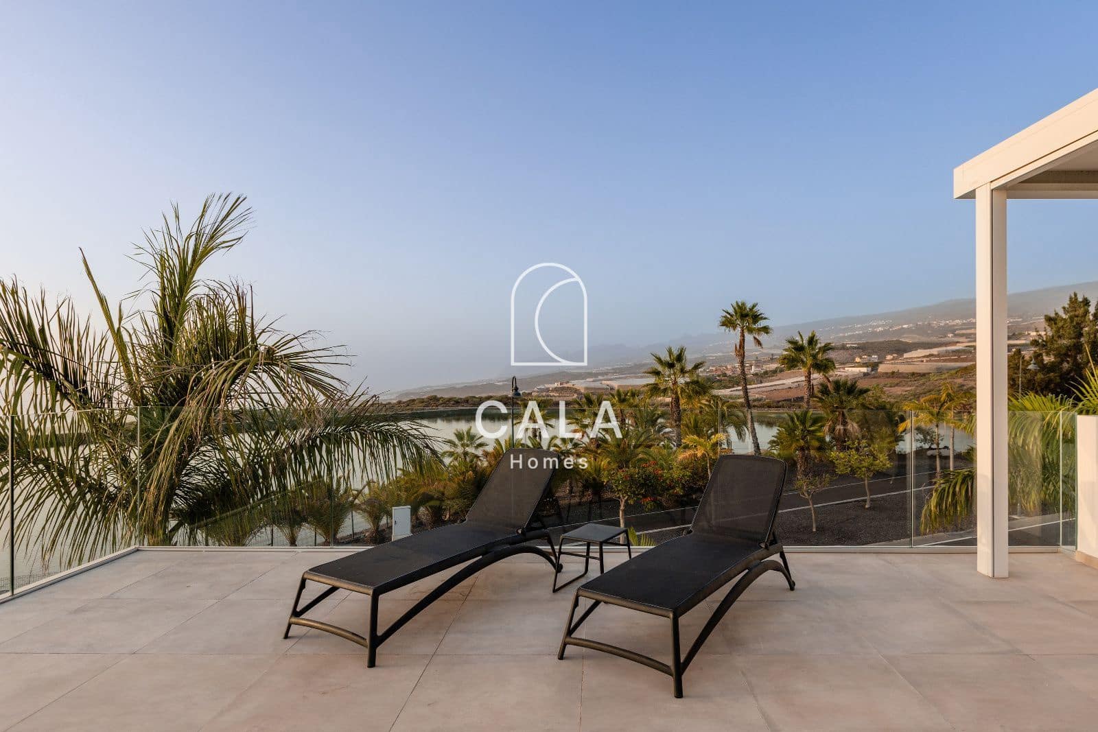 5 quarto Moradia para venda em Guia de Isora com piscina garagem - 3 500 000 € (Ref: 8479999)