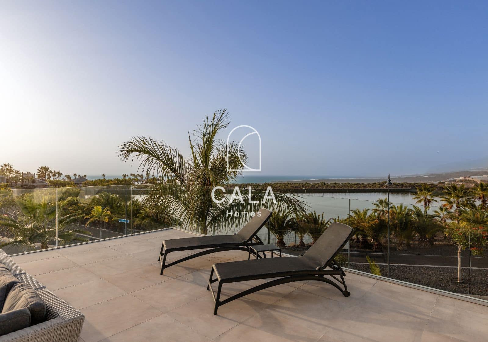 5 quarto Moradia para venda em Guia de Isora com piscina garagem - 3 500 000 € (Ref: 8479999)