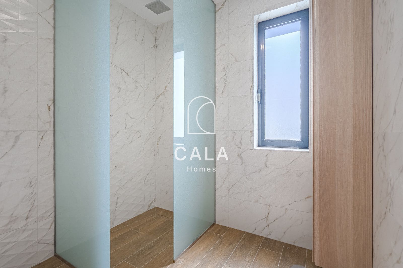 4 makuuhuone Huvila myytävänä paikassa El Madronal mukana uima-altaan 
autotalli - 1 800 000 € (Ref: 8600706)