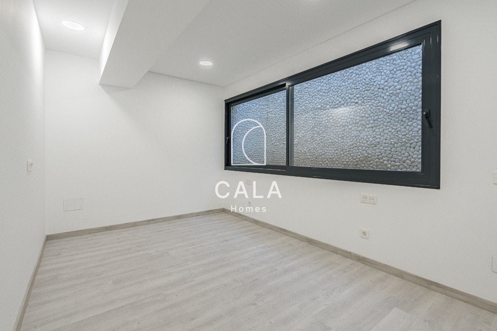 4 makuuhuone Huvila myytävänä paikassa El Madronal mukana uima-altaan 
autotalli - 1 800 000 € (Ref: 8600706)