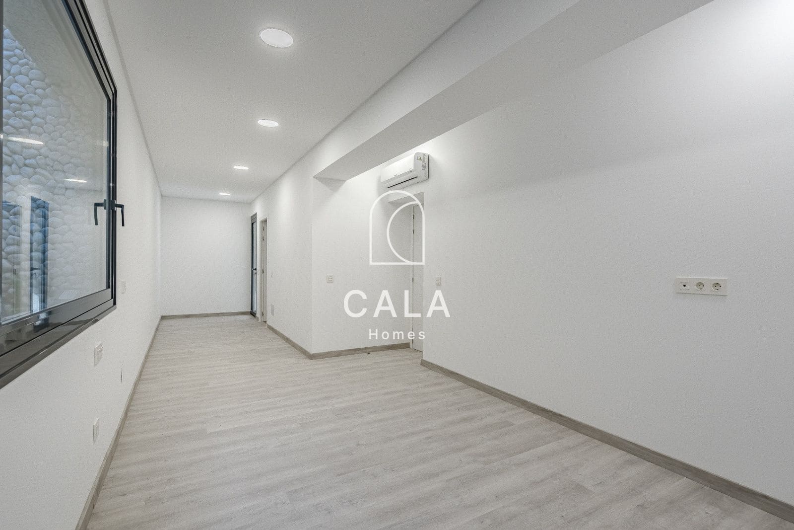 4 makuuhuone Huvila myytävänä paikassa El Madronal mukana uima-altaan 
autotalli - 1 800 000 € (Ref: 8600706)