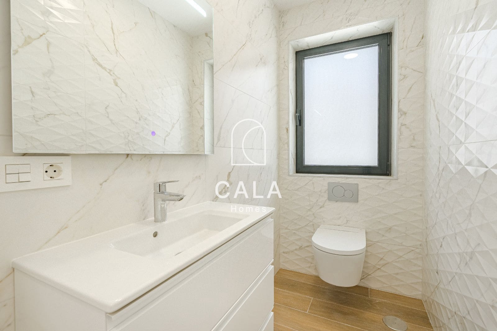 4 makuuhuone Huvila myytävänä paikassa El Madronal mukana uima-altaan 
autotalli - 1 800 000 € (Ref: 8600706)