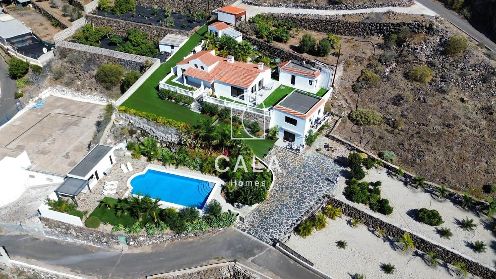 5 soverom Villa til salgs i Los Gigantes med svømmebasseng garasje - € 1 950 000 (Ref: 8620863)