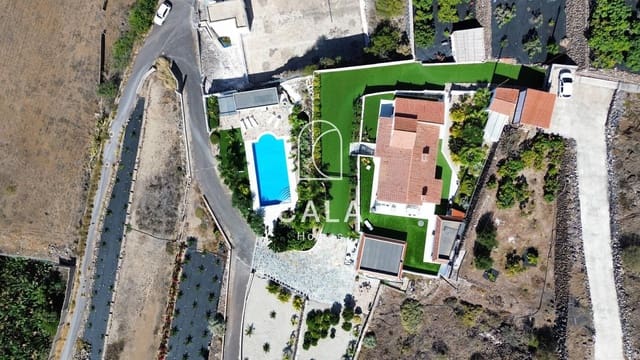 5 slaapkamer Villa te koop in Los Gigantes, Santiago del Teide met zwembad garage - € 1.950.000 (Ref: 8620863)