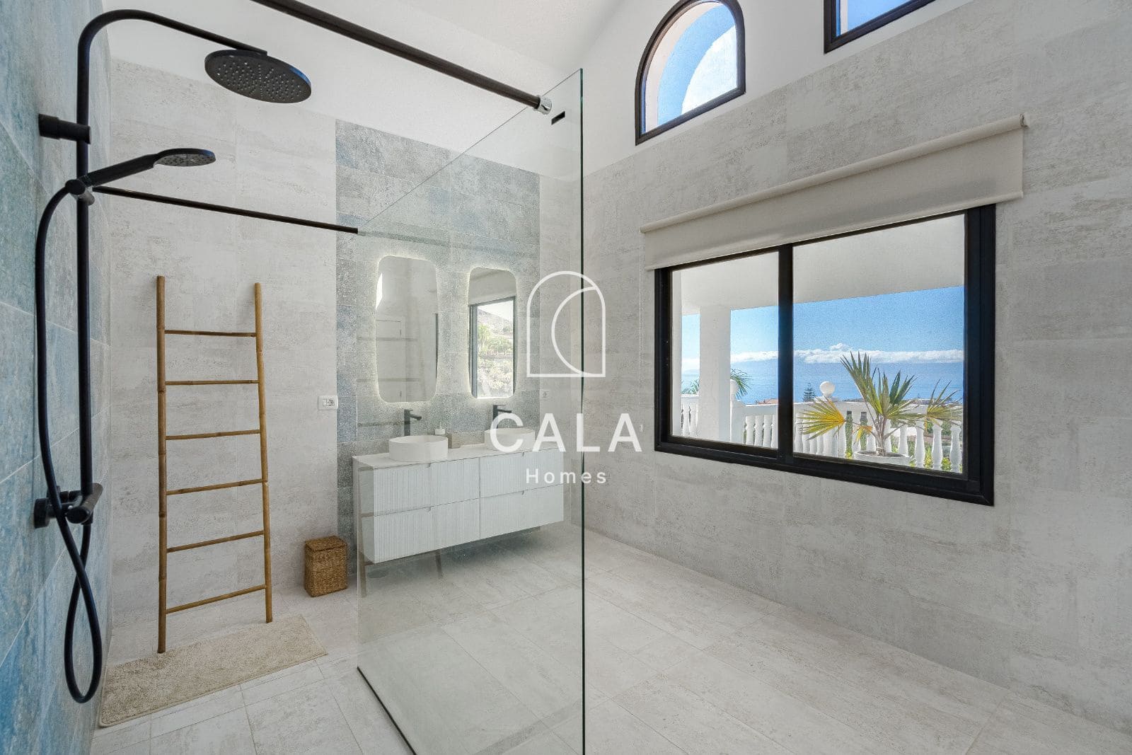 5 soverom Villa til salgs i Los Gigantes med svømmebasseng garasje - € 1 950 000 (Ref: 8620863)