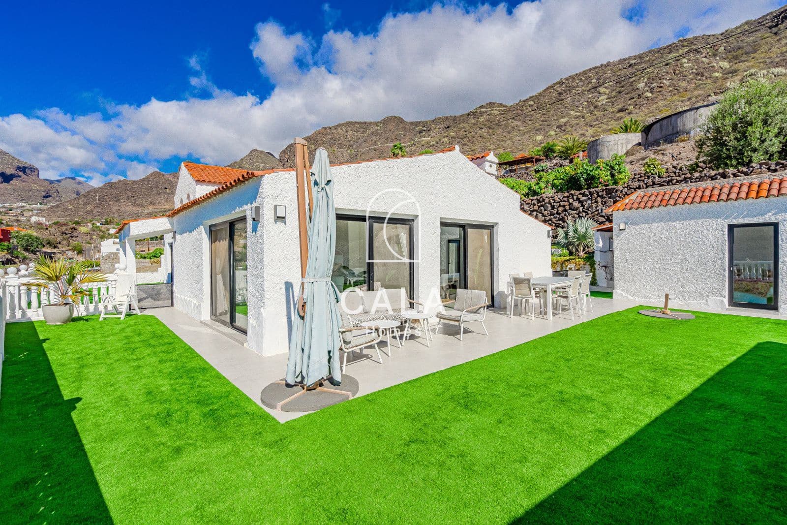 5 soverom Villa til salgs i Los Gigantes med svømmebasseng garasje - € 1 950 000 (Ref: 8620863)