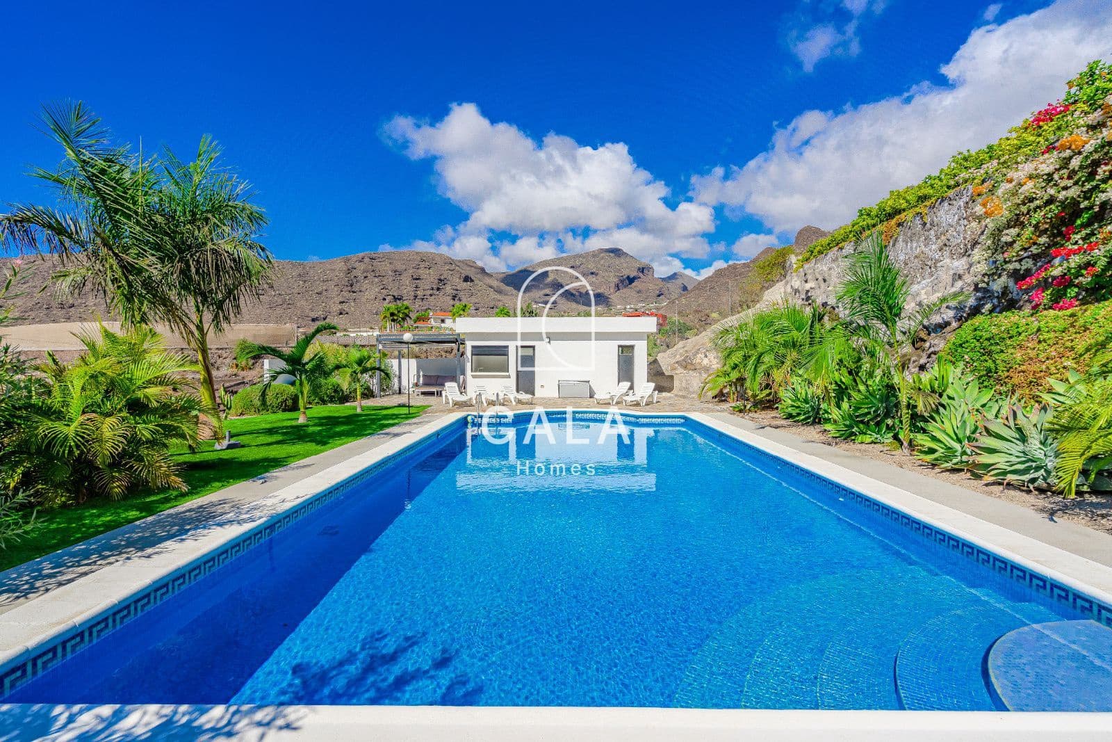 5 soverom Villa til salgs i Los Gigantes med svømmebasseng garasje - € 1 950 000 (Ref: 8620863)