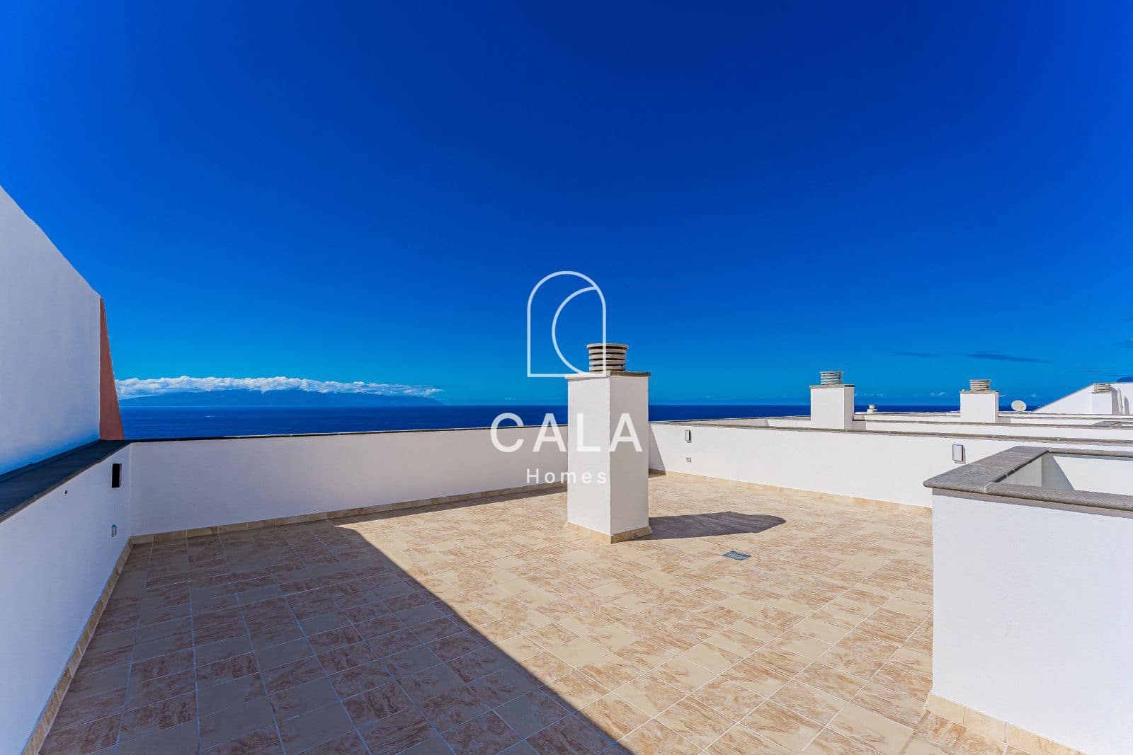 3 slaapkamer Flat te koop in Puerto Santiago met garage - € 450.000 (Ref: 8621000)