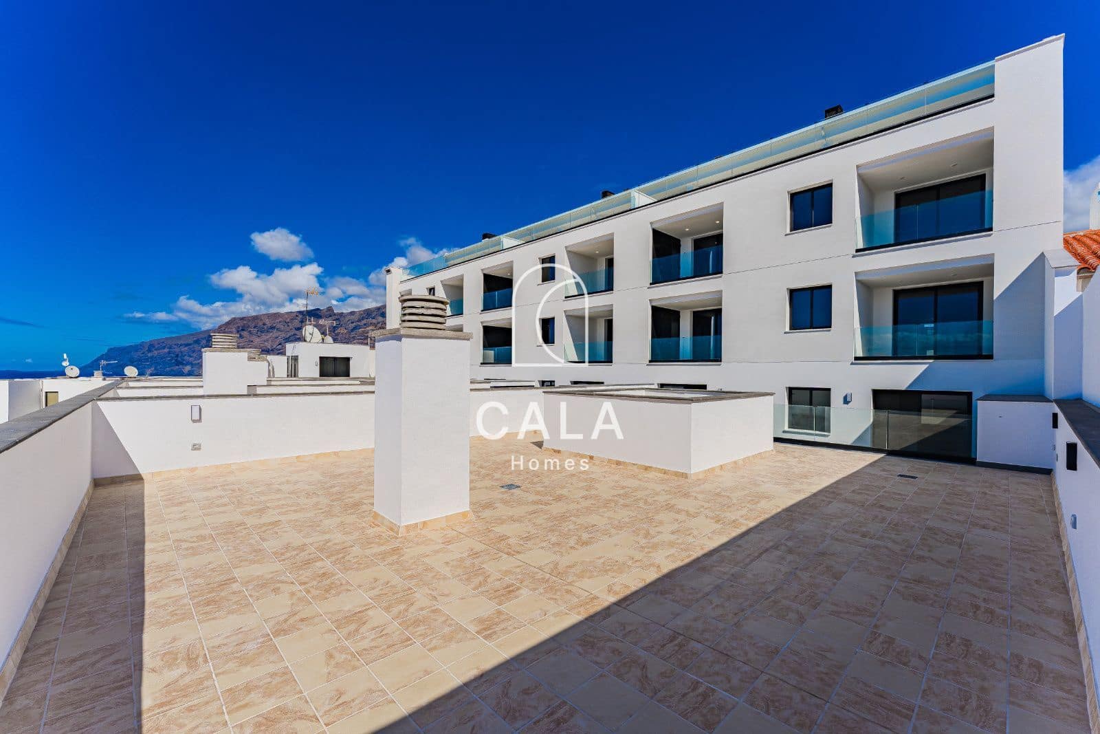 3 slaapkamer Flat te koop in Puerto Santiago met garage - € 450.000 (Ref: 8621000)