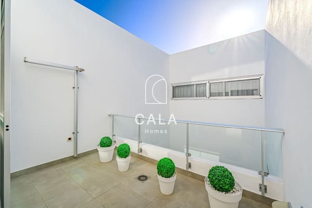 3 makuuhuone Asunto myytävänä paikassa La Caleta Adeje, Adeje mukana uima-altaan 
autotalli - 1 275 000 € (Ref: 8686701)