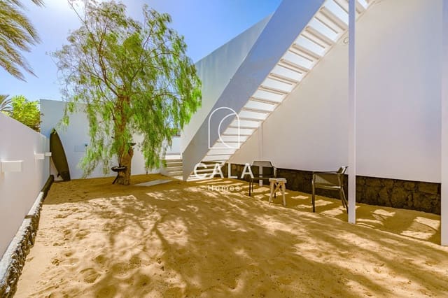 Casa de 2 habitaciones en Costa del Silencio, Arona en venta con piscina garaje - 995.000 € (Ref: 8738590)