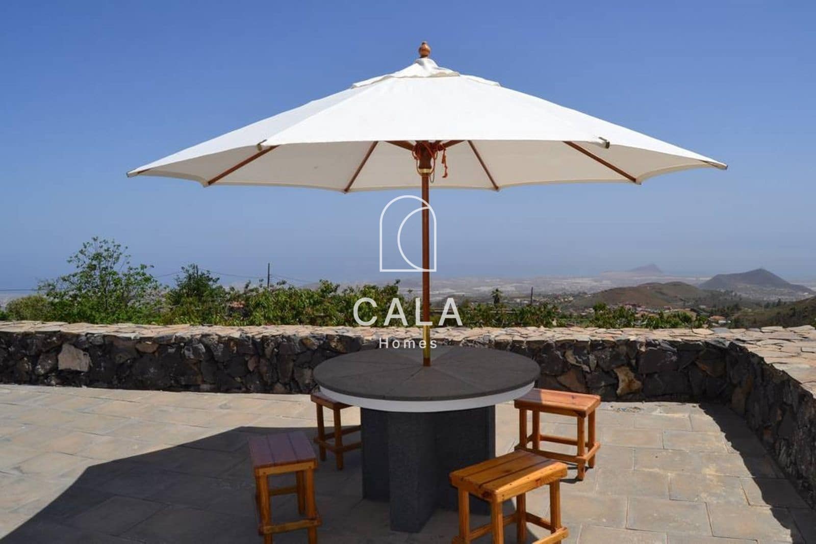 2 bedroom Villa for sale in Granadilla de Abona - € 425,000 (Ref: 8738937)
