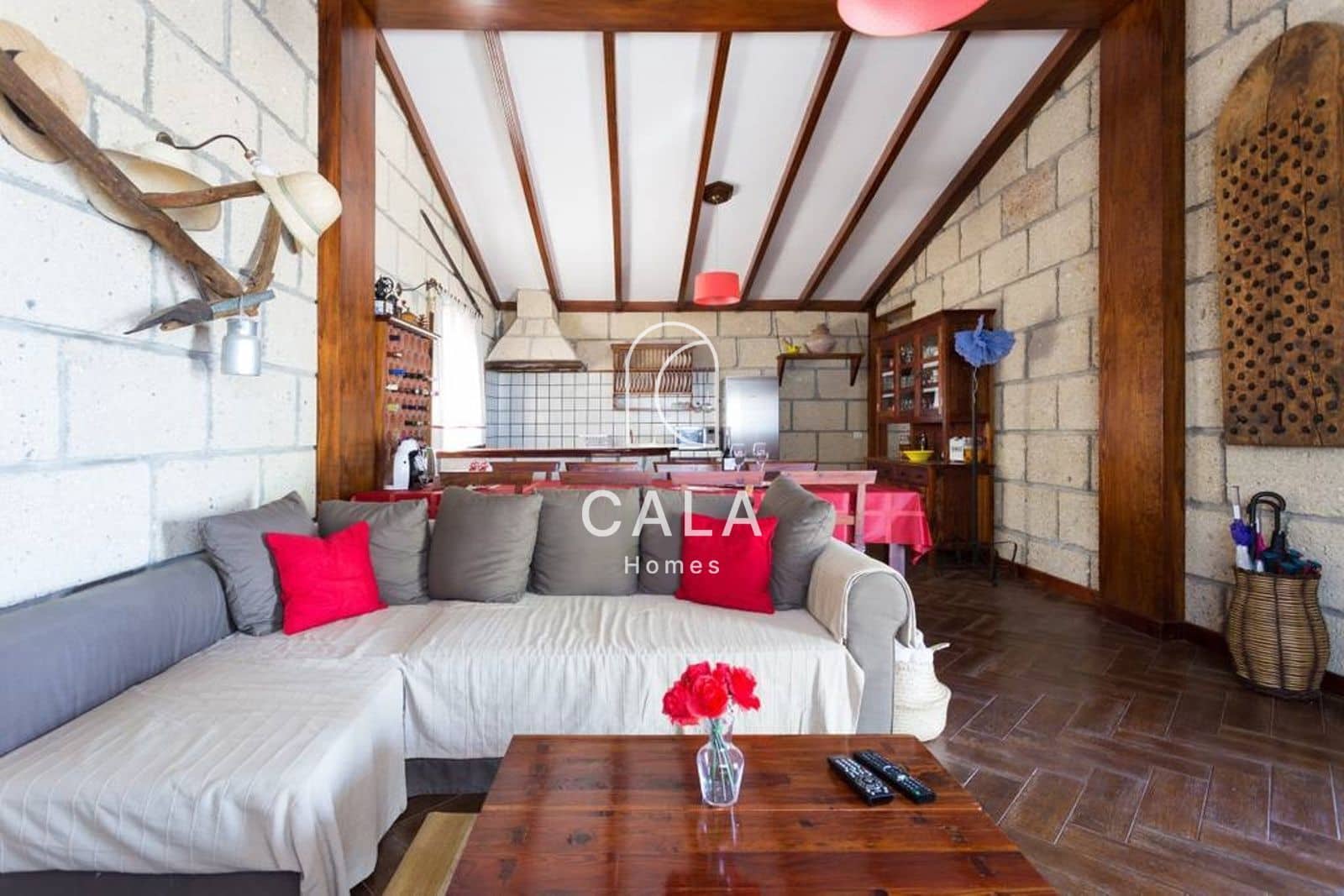 2 bedroom Villa for sale in Granadilla de Abona - € 425,000 (Ref: 8738937)