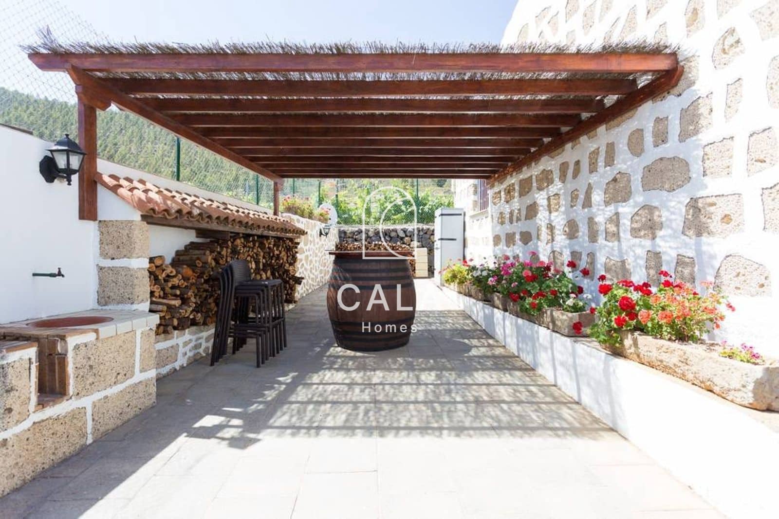 2 bedroom Villa for sale in Granadilla de Abona - € 425,000 (Ref: 8738937)