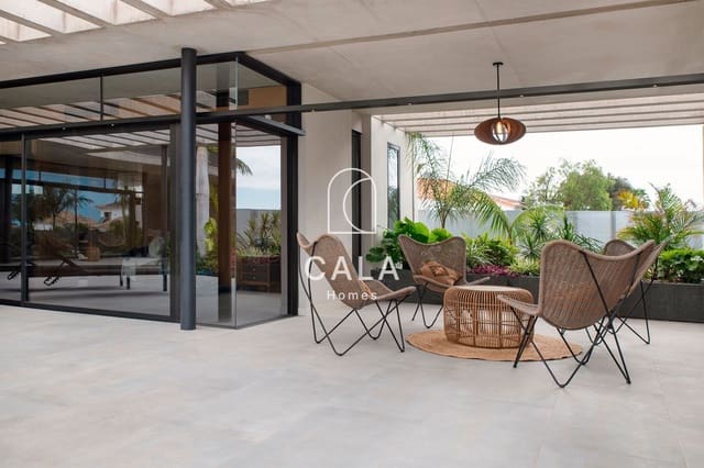 4 makuuhuone Huvila myytävänä paikassa Playa Paraiso, Adeje mukana uima-altaan 
autotalli - 5 500 000 € (Ref: 8823816)