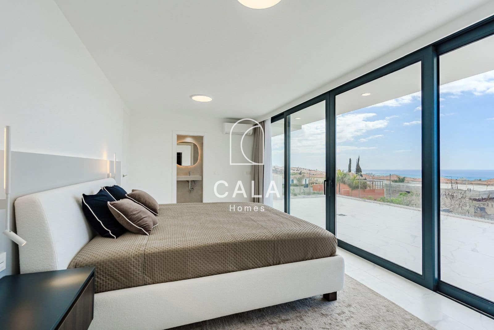 5 chambre Maison de Ville à vendre à El Madronal avec piscine garage - 3 500 000 € (Ref: 8826319)