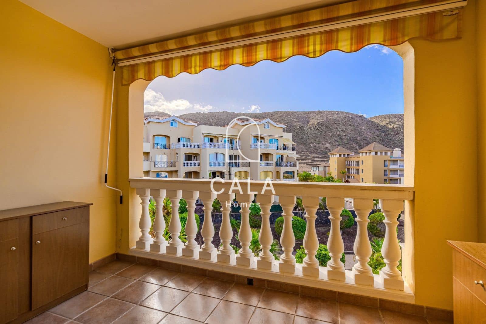 3 Zimmer Wohnung zu verkaufen in Los Cristianos mit Pool - 650.000 € (Ref: 8873499)