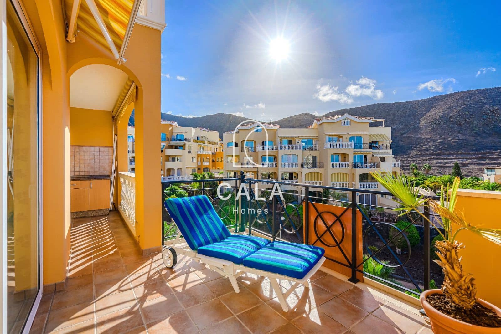 3 Zimmer Wohnung zu verkaufen in Los Cristianos mit Pool - 650.000 € (Ref: 8873499)