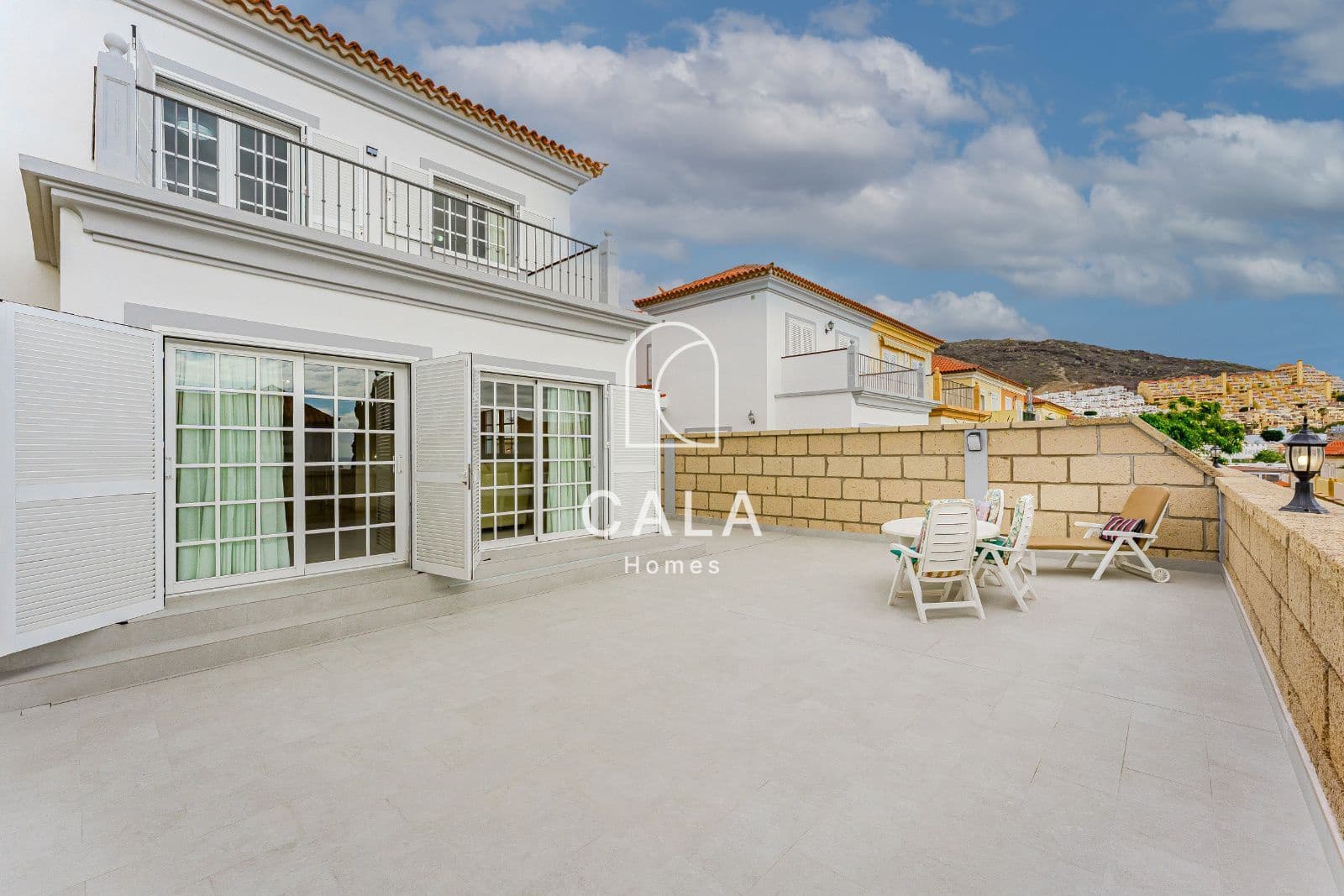3 chambre Maison de Ville à vendre à El Madronal avec garage - 1 100 000 € (Ref: 8898047)