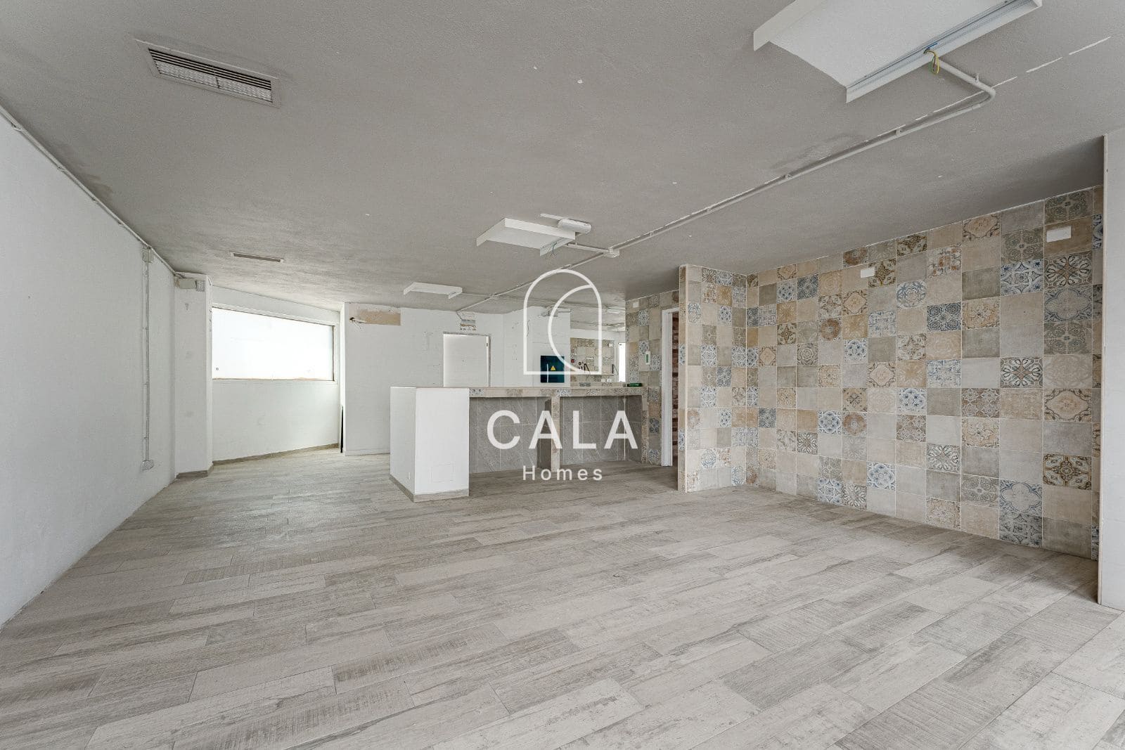 Kommersiell till salu i Playa de las Americas - 599 000 € (Ref: 8903155)