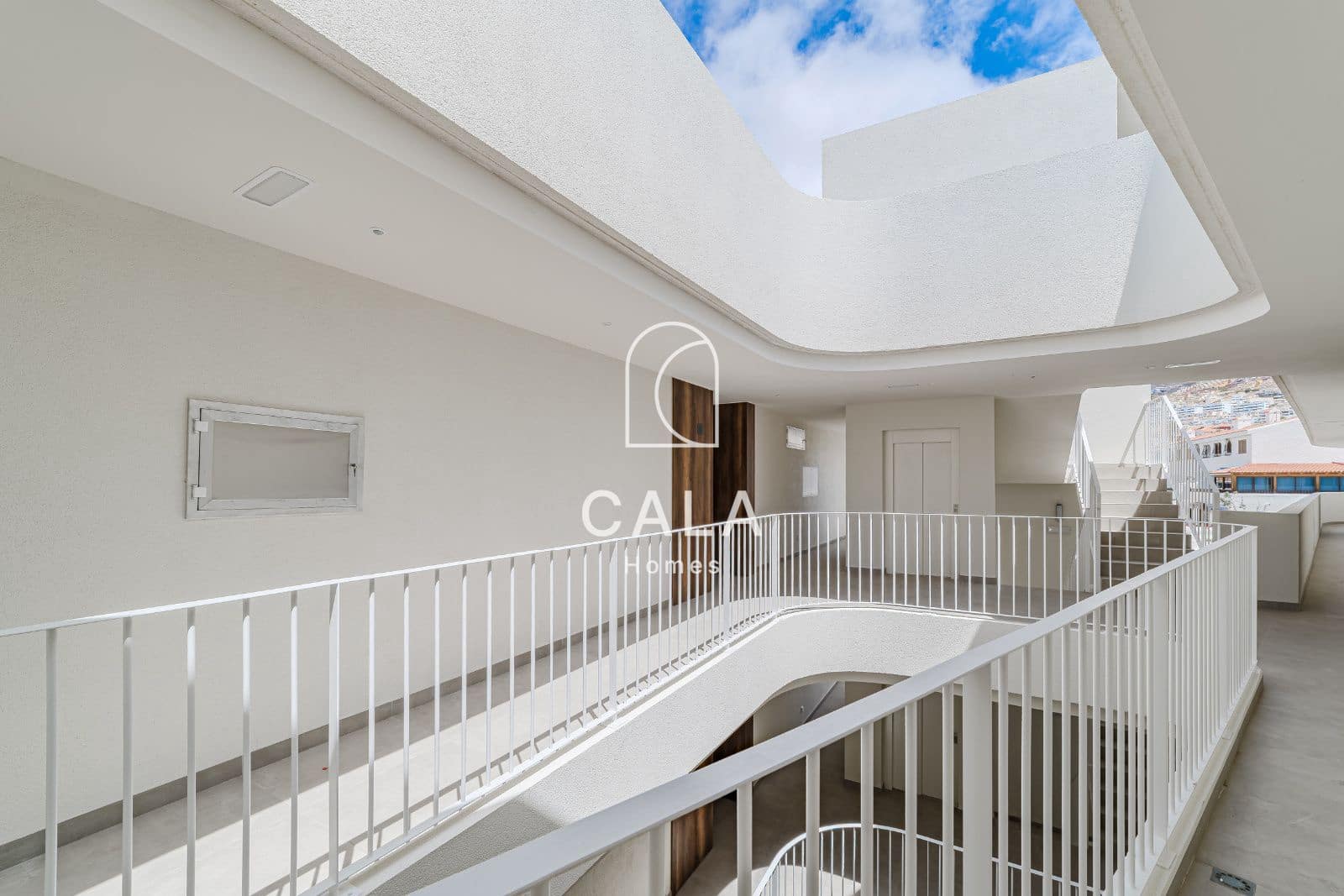 3 soverom Penthouse til salgs i Costa Adeje med svømmebasseng garasje - € 1 295 000 (Ref: 8909917)