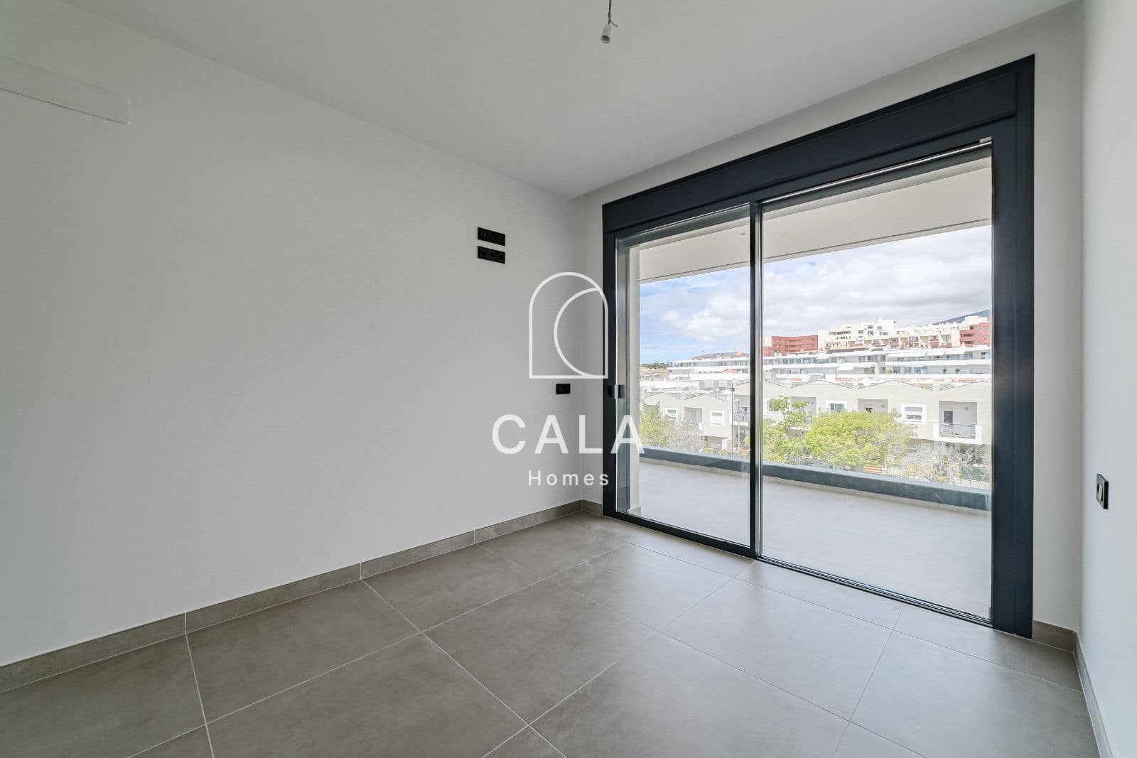 3 soverom Penthouse til salgs i Costa Adeje med svømmebasseng garasje - € 1 295 000 (Ref: 8909917)