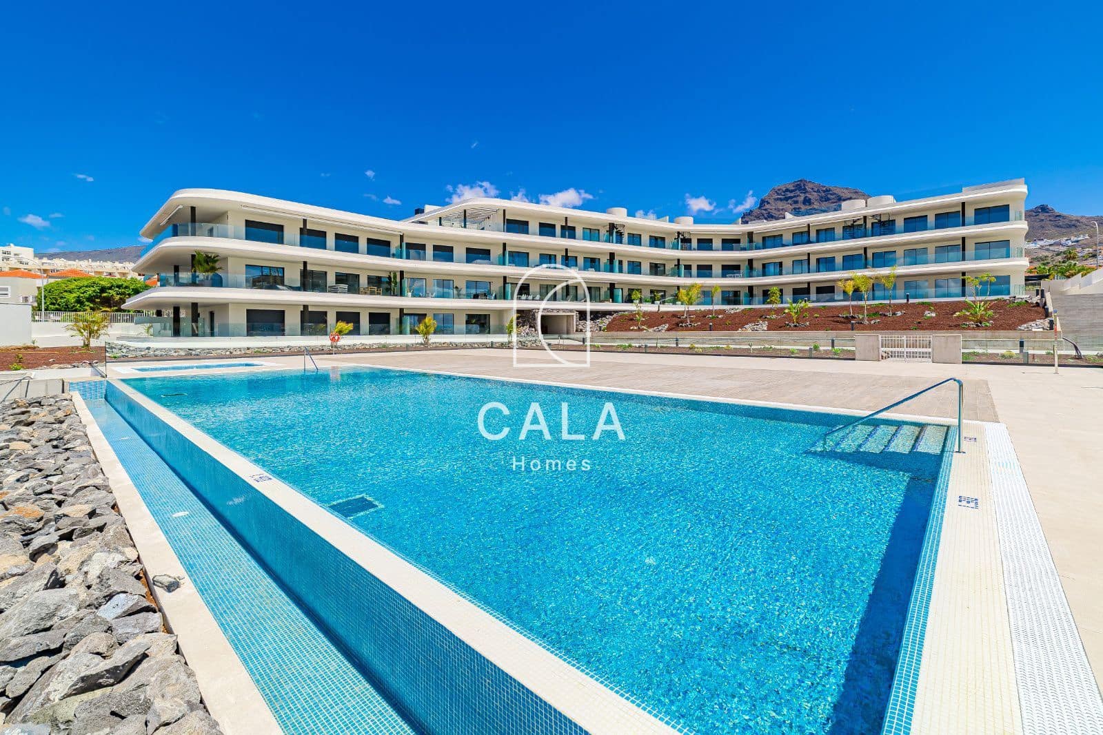3 soverom Penthouse til salgs i Costa Adeje med svømmebasseng garasje - € 1 295 000 (Ref: 8909917)