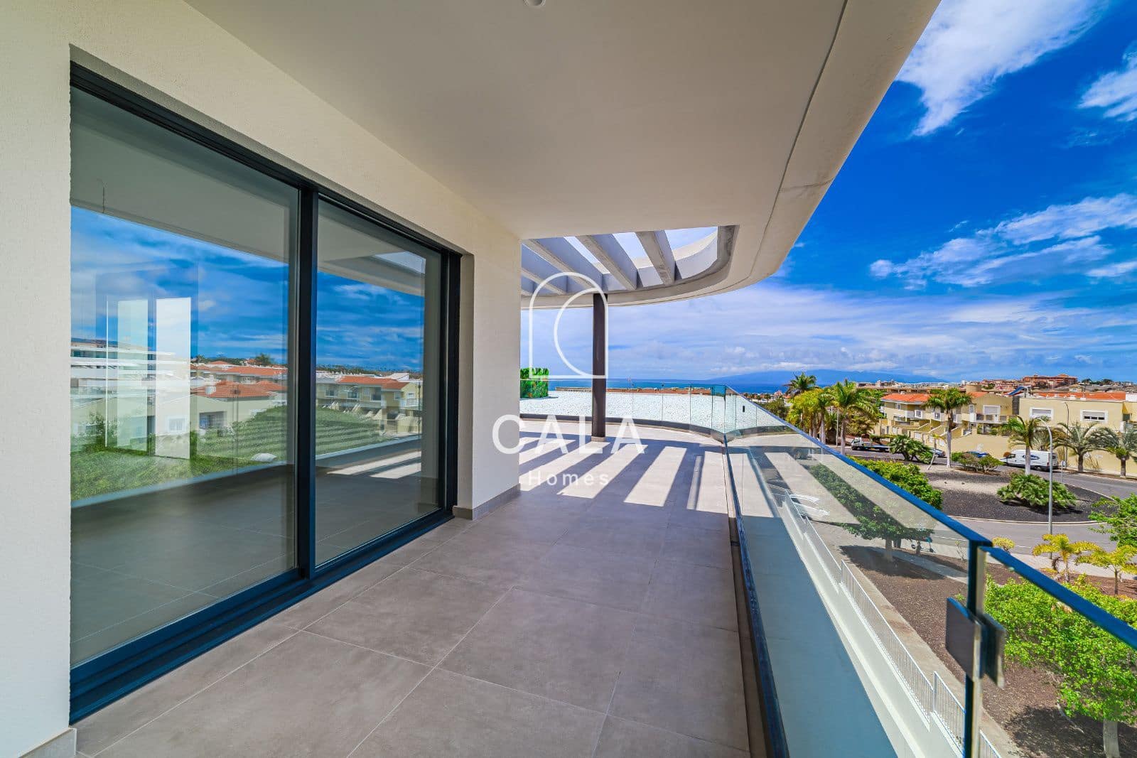 3 soverom Penthouse til salgs i Costa Adeje med svømmebasseng garasje - € 1 295 000 (Ref: 8909917)