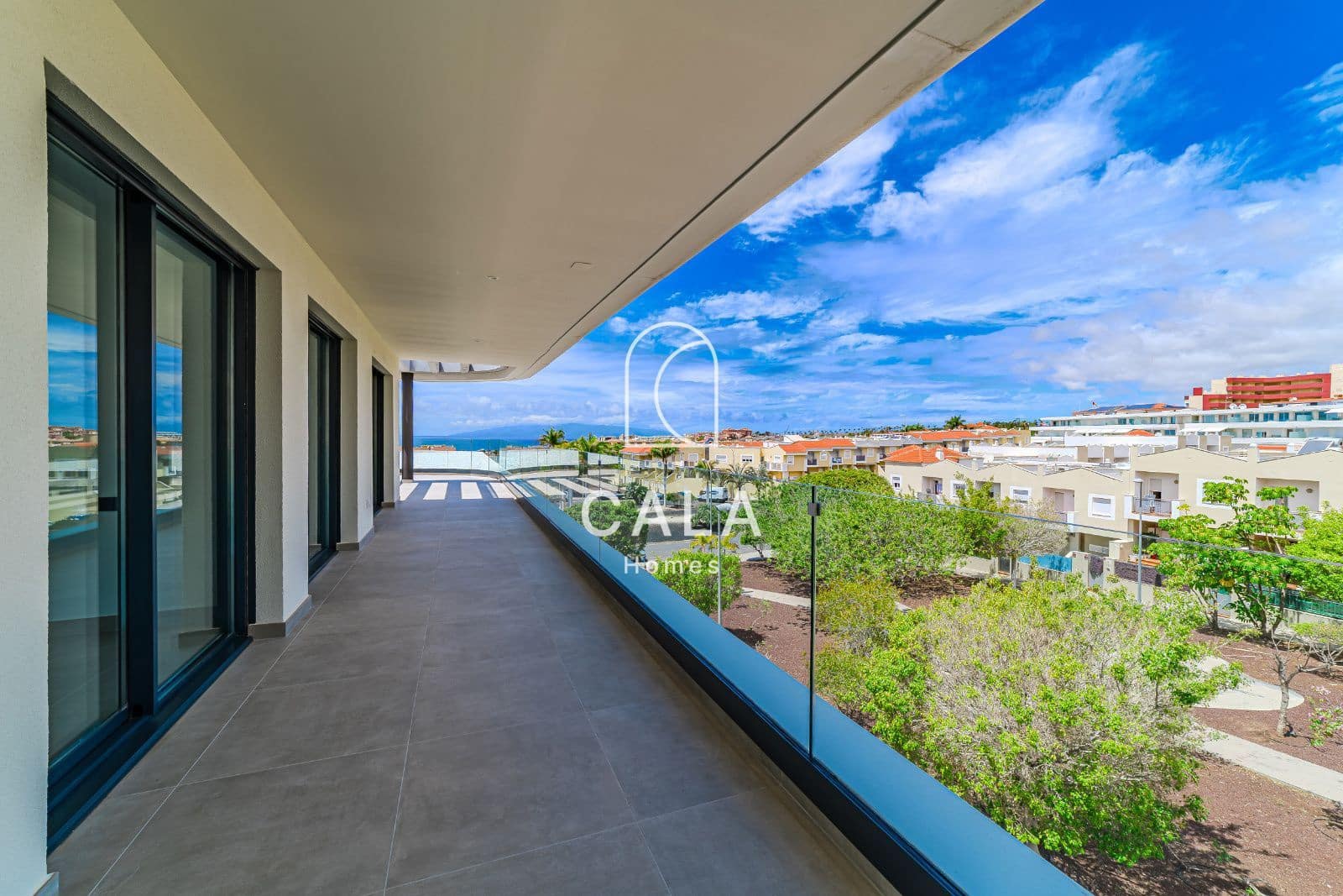 3 soverom Penthouse til salgs i Costa Adeje med svømmebasseng garasje - € 1 295 000 (Ref: 8909917)
