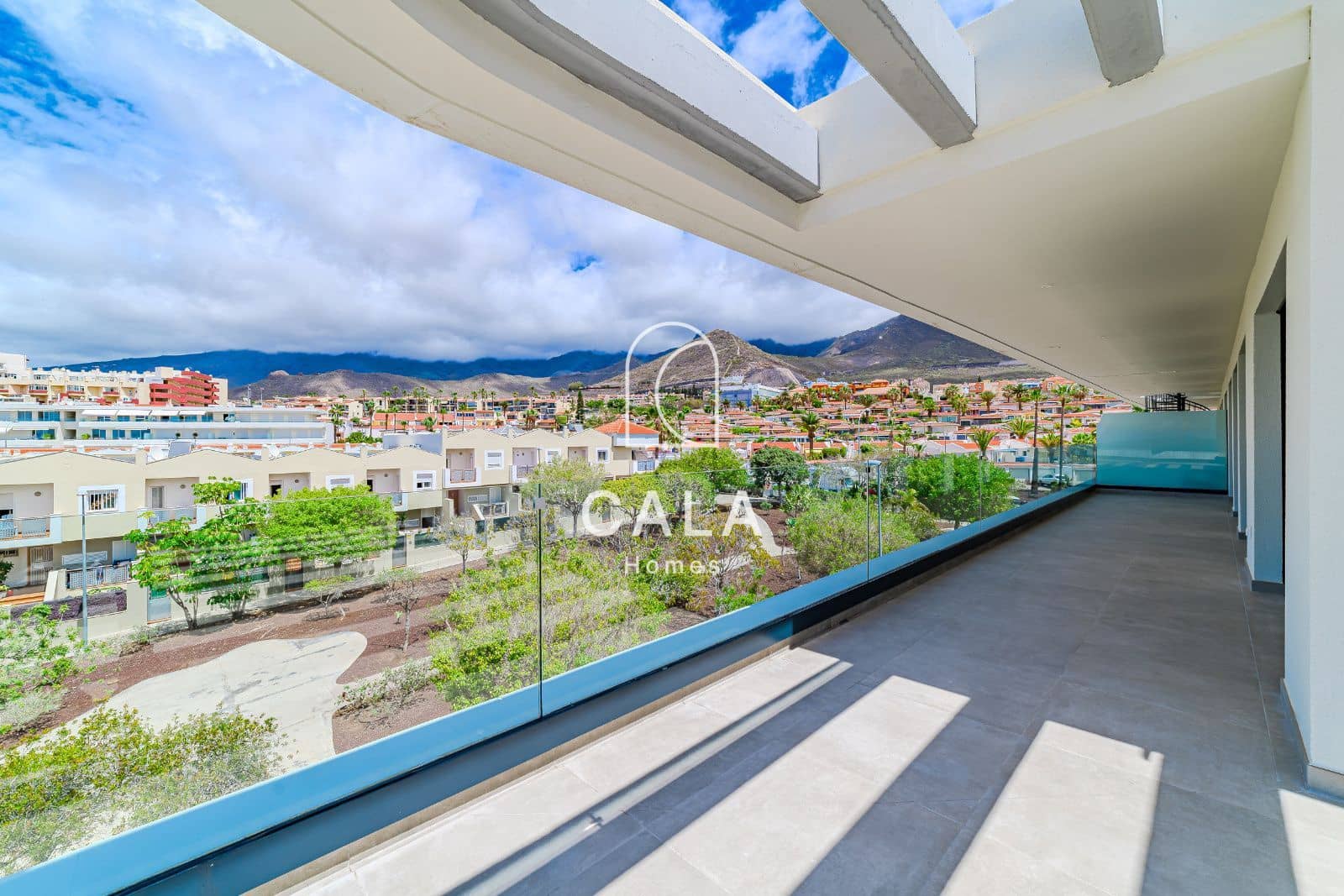 3 soverom Penthouse til salgs i Costa Adeje med svømmebasseng garasje - € 1 295 000 (Ref: 8909917)