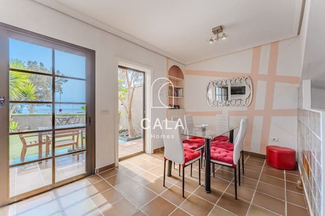 4 sypialnia Dom na sprzedaż w El Medano, Granadilla de Abona z garażem - 720 000 € (Ref: 8913609)