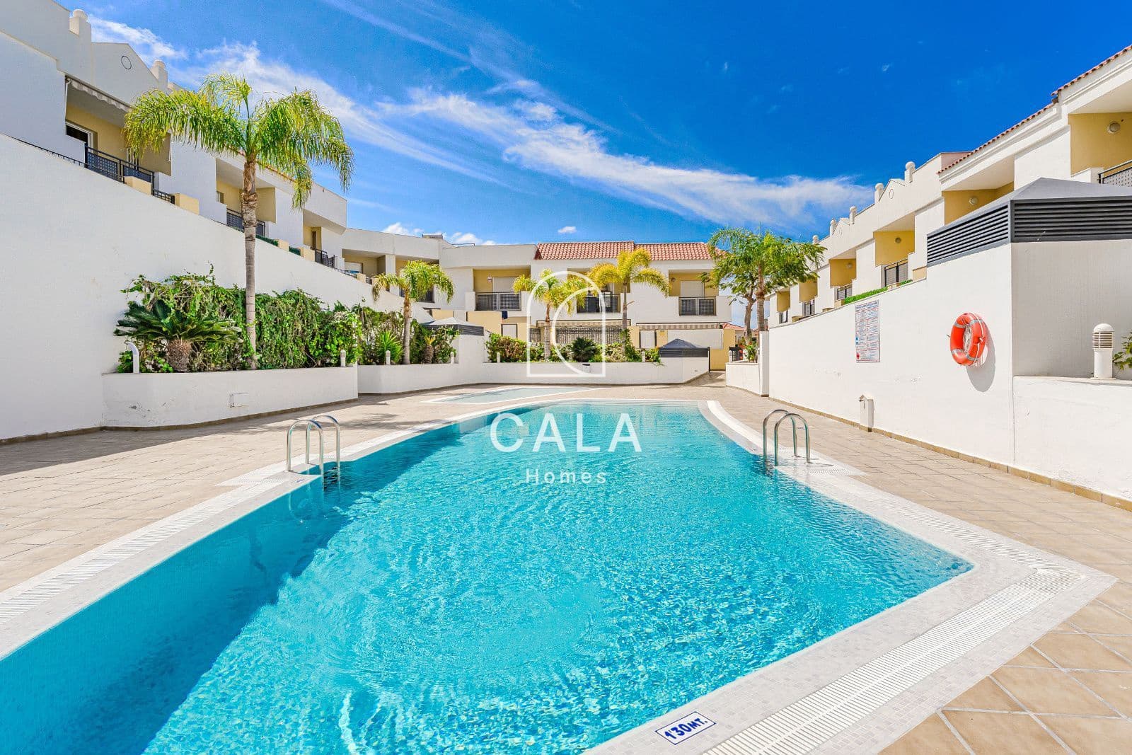 4 soveværelse Byhus til salg i El Madronal med swimmingpool garage - € 650.000 (Ref: 8940688)