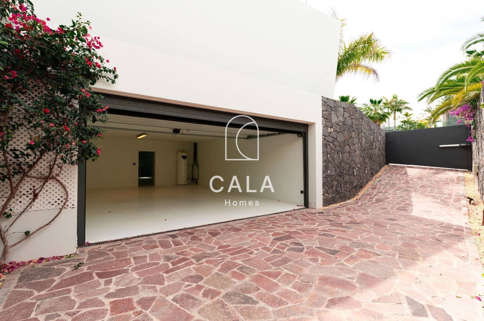 5 soverom Hus til salgs i Guia de Isora med svømmebasseng garasje - € 3 500 000 (Ref: 9002138)