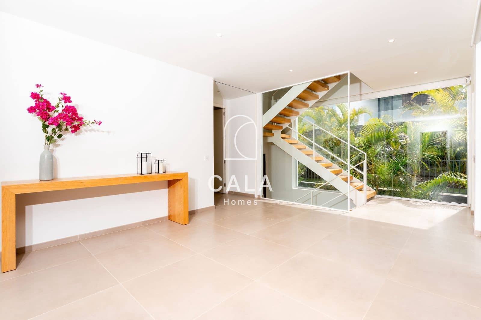 5 soverom Hus til salgs i Guia de Isora med svømmebasseng garasje - € 3 500 000 (Ref: 9002138)