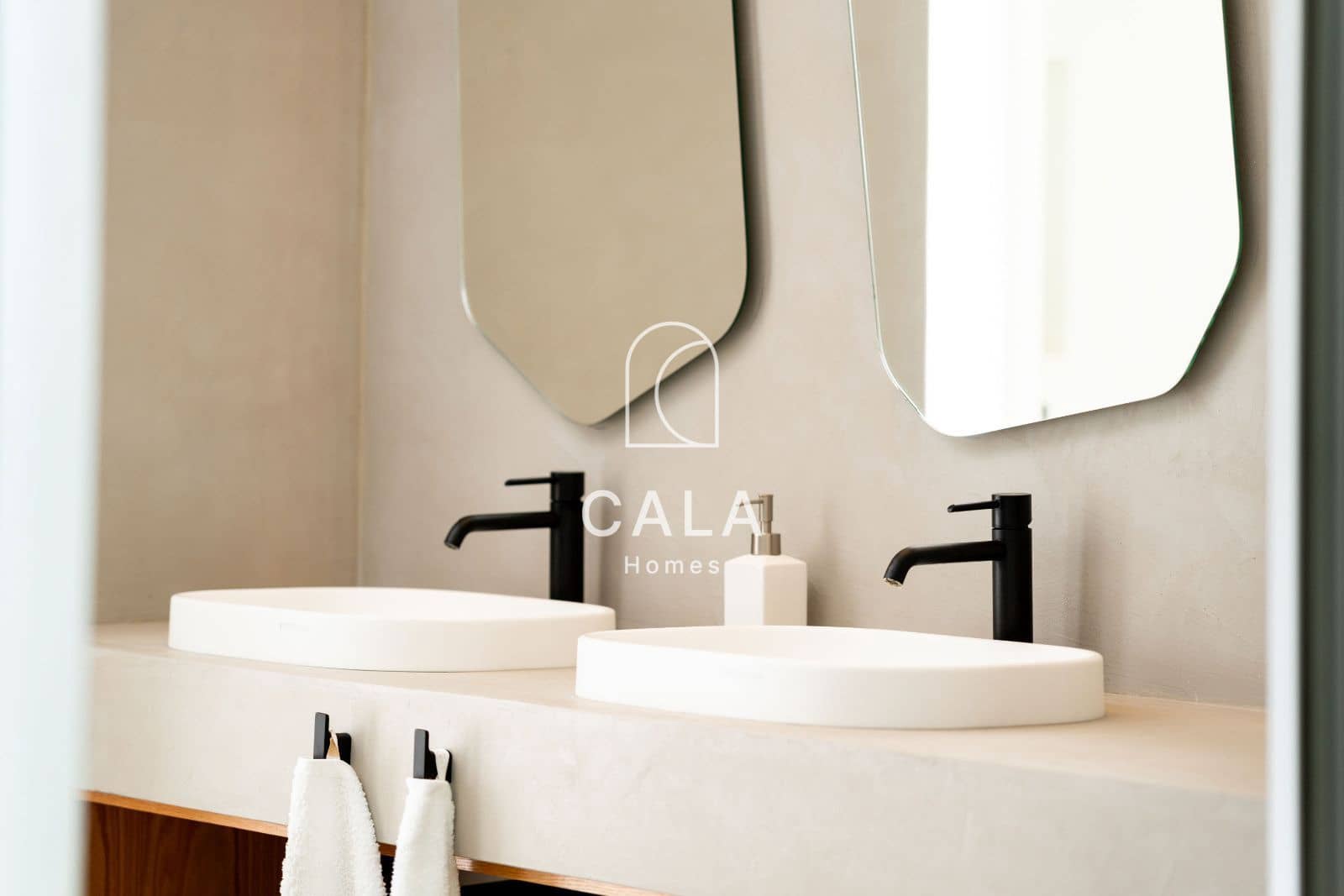 5 soverom Hus til salgs i Guia de Isora med svømmebasseng garasje - € 3 500 000 (Ref: 9002138)