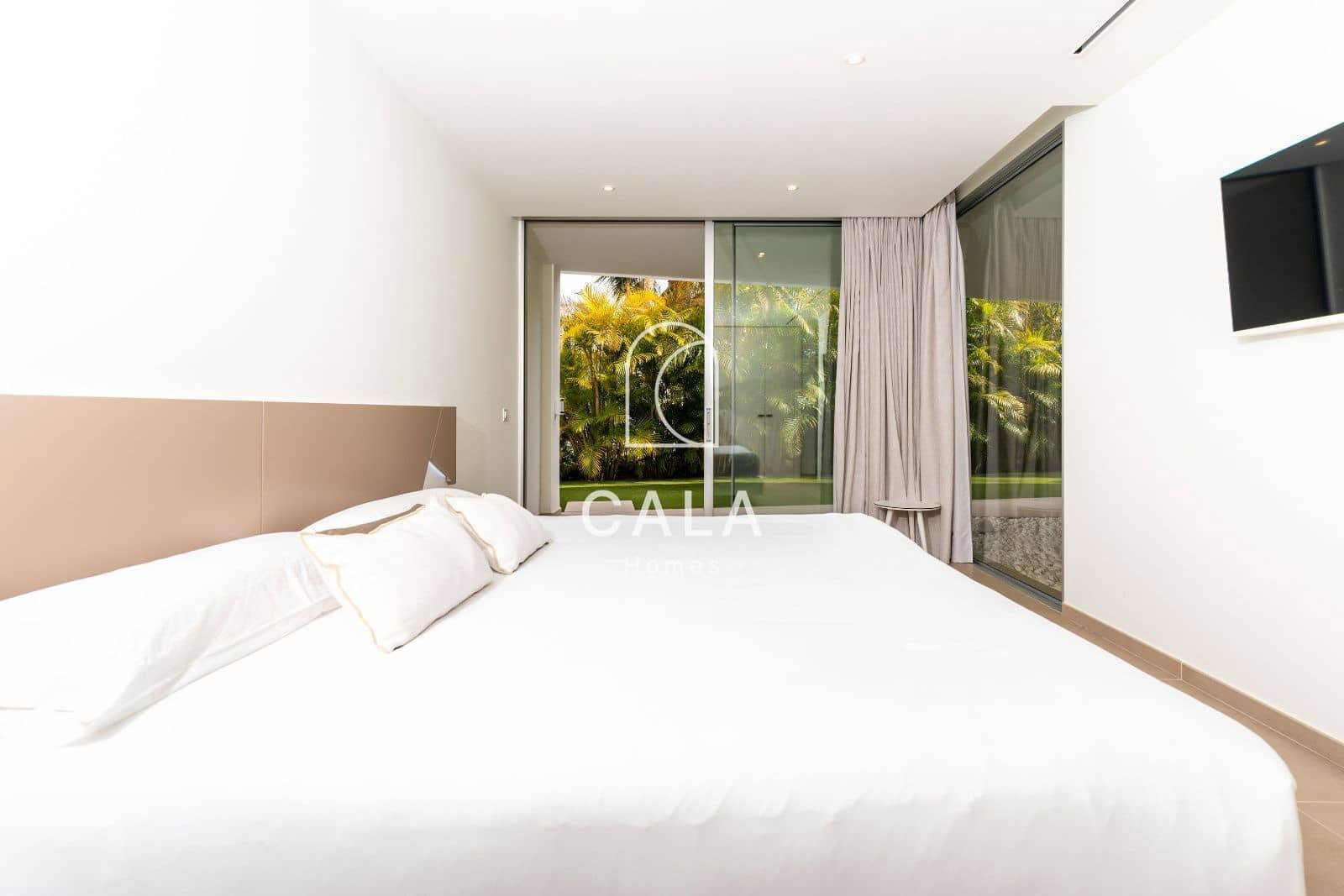 5 soverom Hus til salgs i Guia de Isora med svømmebasseng garasje - € 3 500 000 (Ref: 9002138)