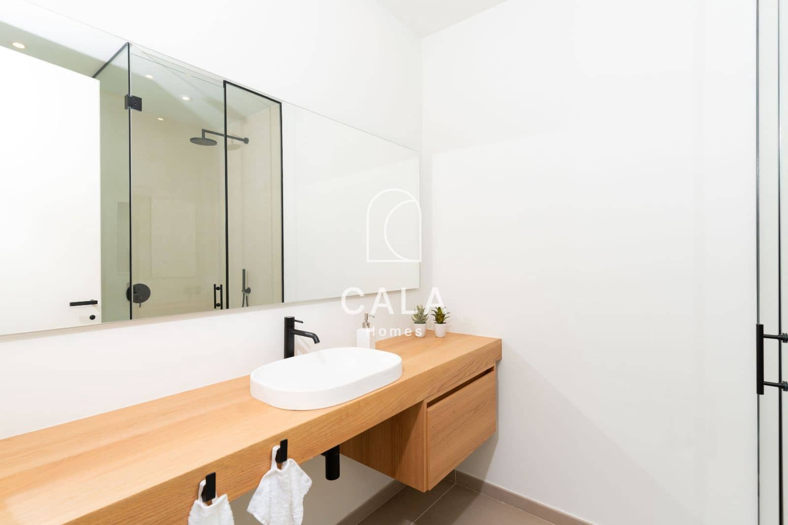 5 soverom Hus til salgs i Guia de Isora med svømmebasseng garasje - € 3 500 000 (Ref: 9002138)