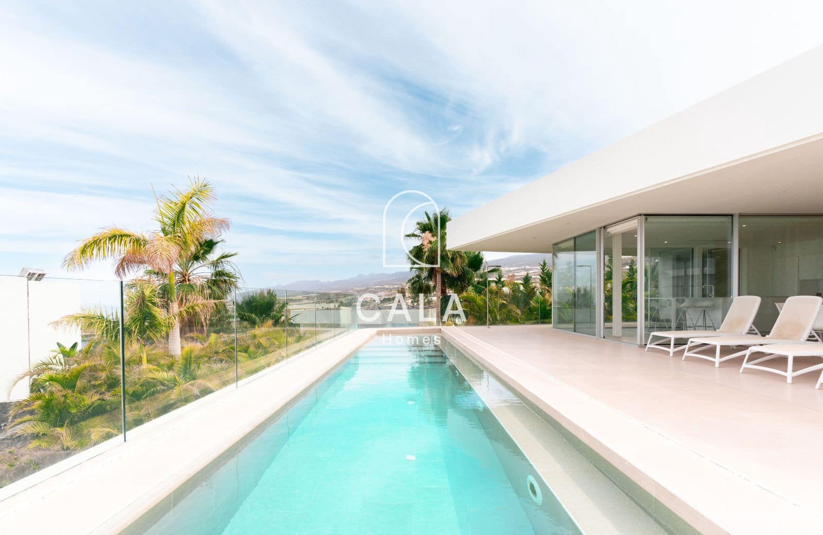 5 soverom Hus til salgs i Guia de Isora med svømmebasseng garasje - € 3 500 000 (Ref: 9002138)