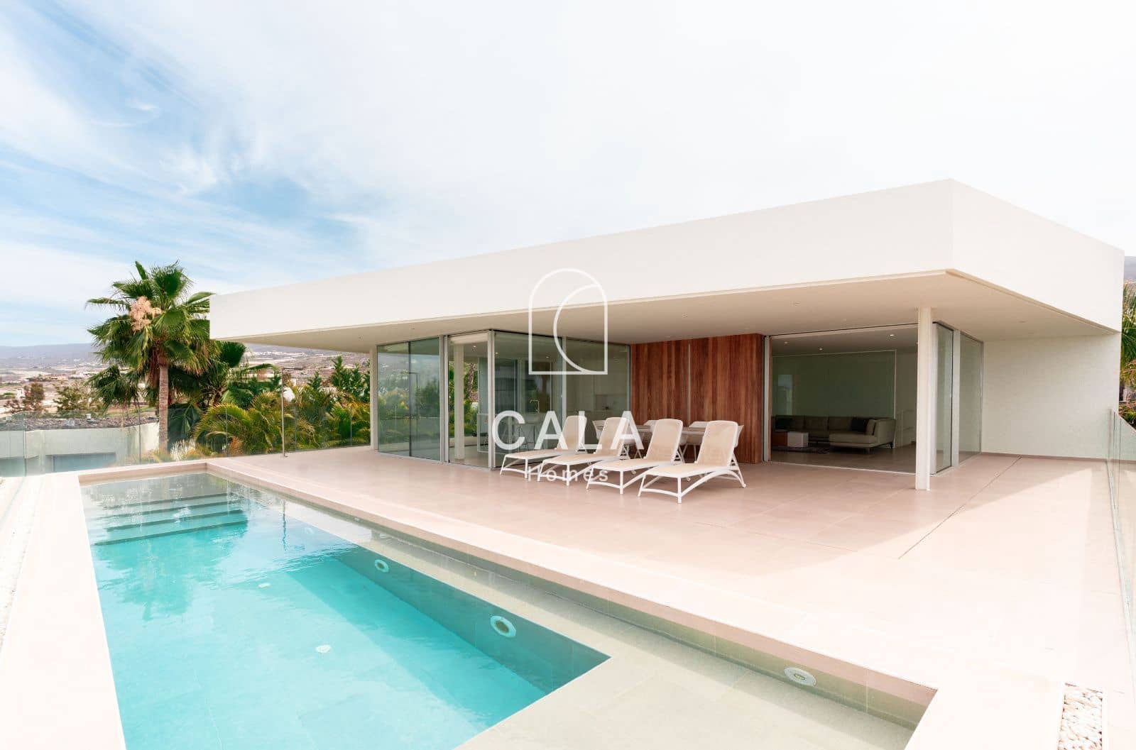 5 soverom Hus til salgs i Guia de Isora med svømmebasseng garasje - € 3 500 000 (Ref: 9002138)